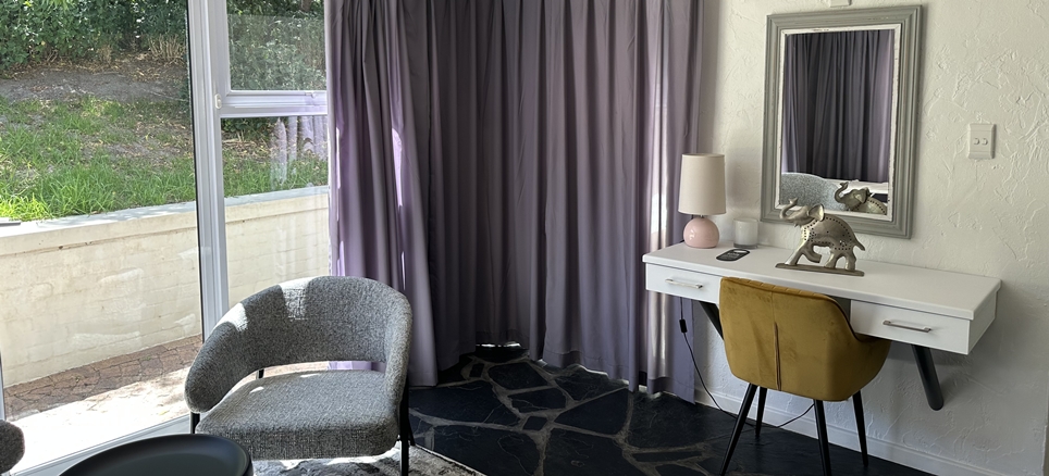 Elephant Deluxe Doubleroom bed-closeup Elephant Deluxe Doubleroom bed-closeup